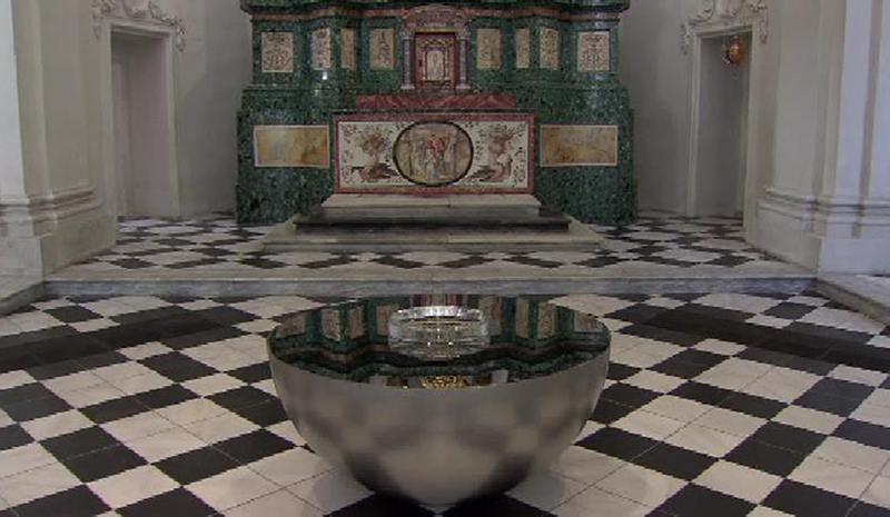 Spiegelskulptur  im Mausoleum