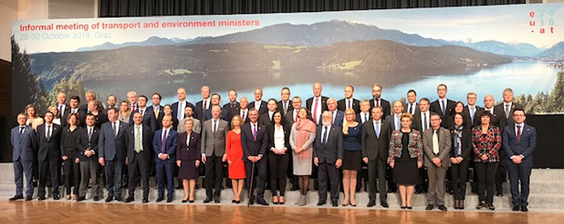 Gruppenfoto im Rahmen einer informellen Tagung der Ministerinnen und Minister für Umwelt