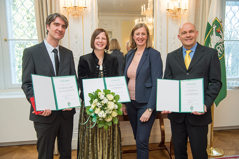Barbara Eibinger-Miedl (2.v.r.) mit den Preisträgerinnen und Preisträgern der Forschungspreise 2018: Michael Kahr (l.), Svea Mayer (2.v.l.) und Christian Oliver Kappe (r.).