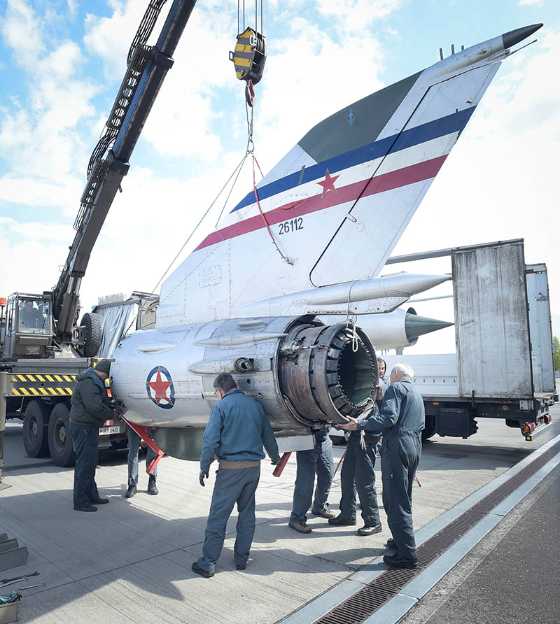 Abtransport der MiG-21